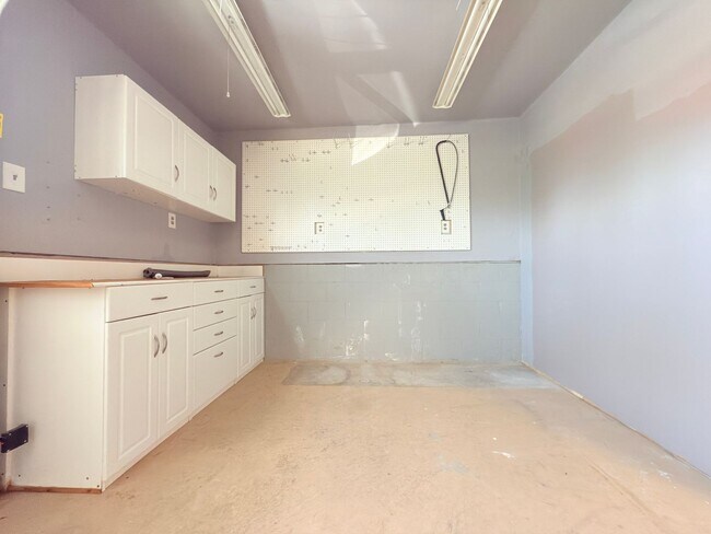 Building Photo - Spacious 4-Bedroom Home in Prime Santa Cla...