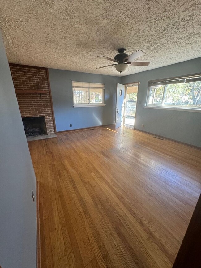 Building Photo - 3 Bed 1 Bath 1 Carport PRE-LEASING