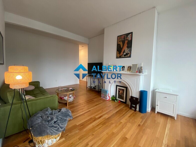 Building Photo - 24 Isabella St