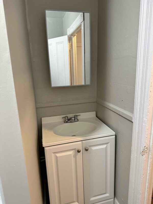 Building Photo - 26-28-28 Park Dr