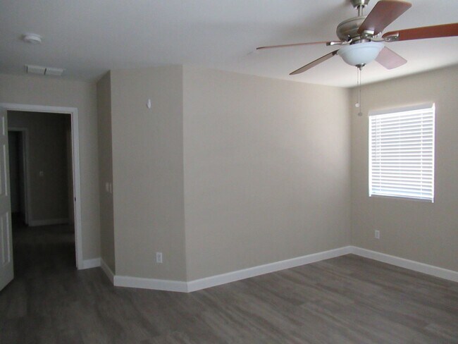 Building Photo - Nice Home in Estrella Vista Community, Goo...