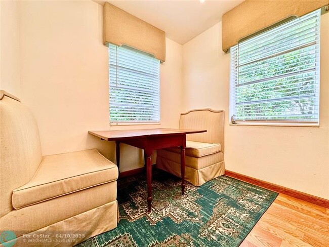 Building Photo - 311 NE 48th Ct
