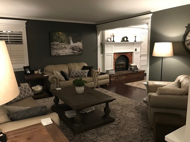 Building Photo - 583 Nile St