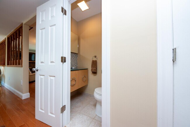 Building Photo - 3201 Bayland Dr