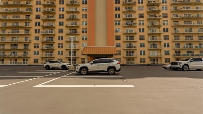 Building Photo - 4900 Brittany Dr S