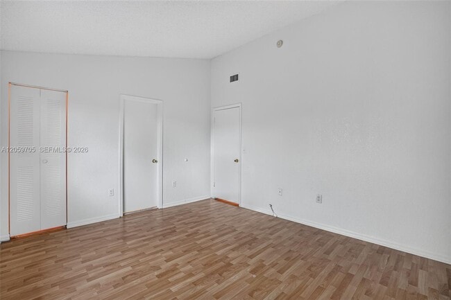 Building Photo - 6225 SW Kendale Lakes Cir