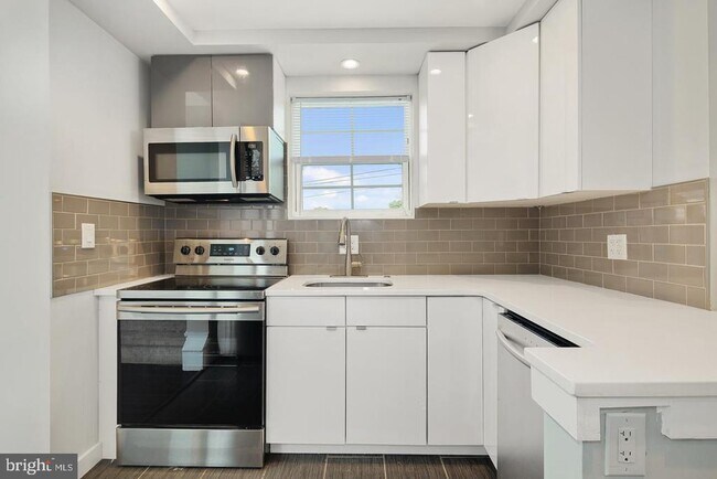Building Photo - 17 S 44th St