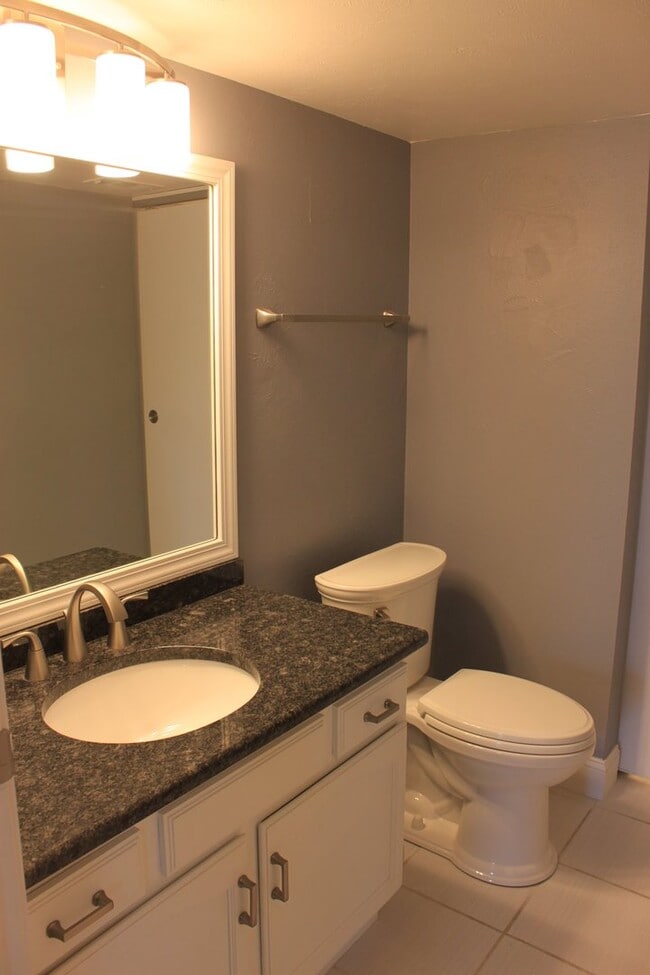 Building Photo - 2130 Crystal River Dr