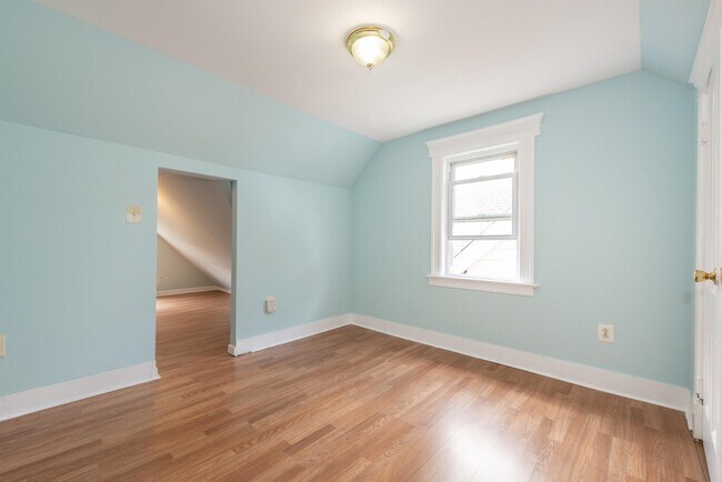 Building Photo - 151 Laurel Ave