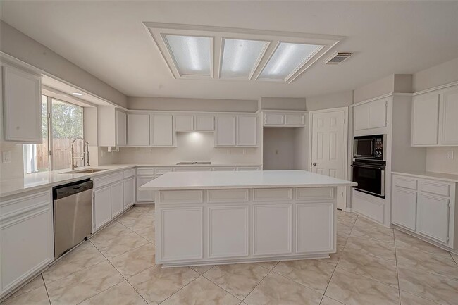 Building Photo - 2112 Limrick Dr