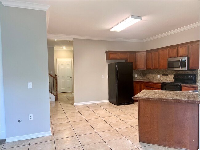 Building Photo - 564 S Pierremont Dr