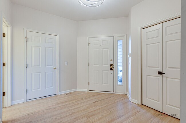 Building Photo - 4405 Middleton Pl