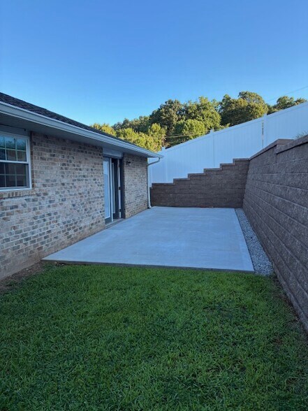 Back Patio/Yard - 4918 Stewart Ridge Rd