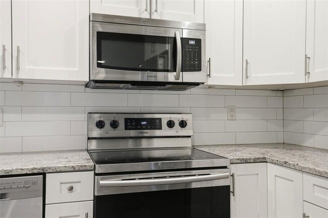 Building Photo - 727 N Himes Ave