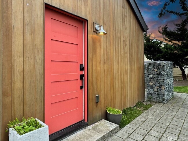Building Photo - Remodeled 3 bdrm home on a large lot with 500 sq ft wrap around deck!