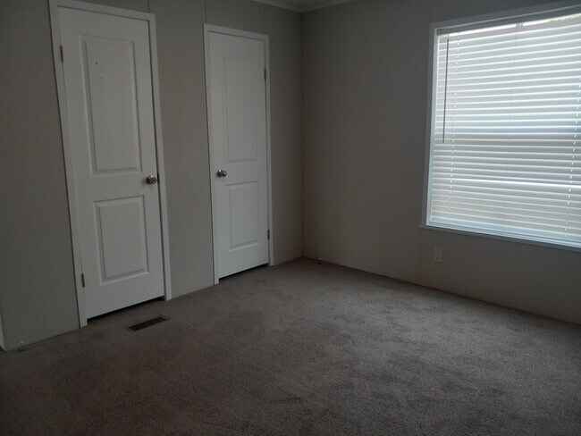 Building Photo - 134 Birch Ct