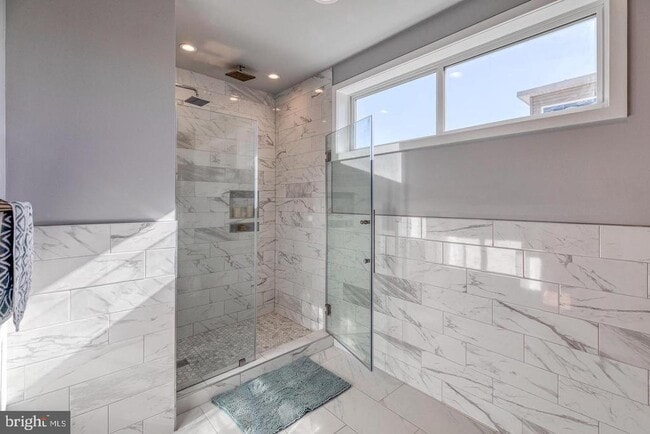 Building Photo - 2636 Latona St