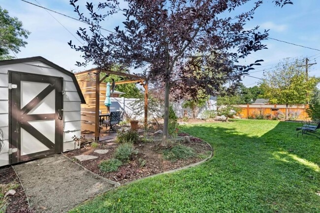 Building Photo - 1001 Ida Dr