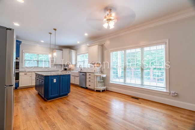 Building Photo - Luxury Living in Lewisville