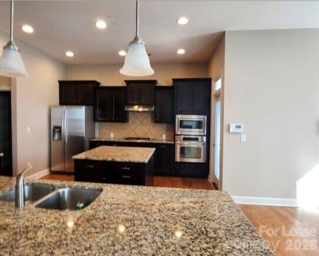 Building Photo - 317 Montibello Dr