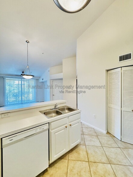 Building Photo - 4105 Residence Drive