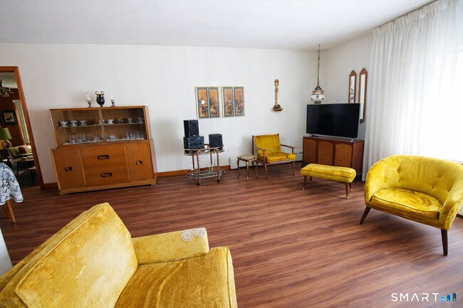 Building Photo - 30 Day Spring Ave