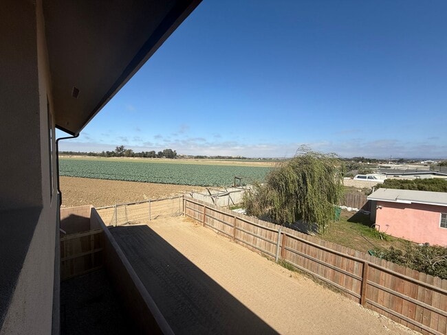 Building Photo - Free Month of Rent for Move in before Dec 1st - Brand New Upstairs 3 Bedroom Apartment