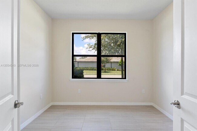 Building Photo - 2485 Primrose Pl