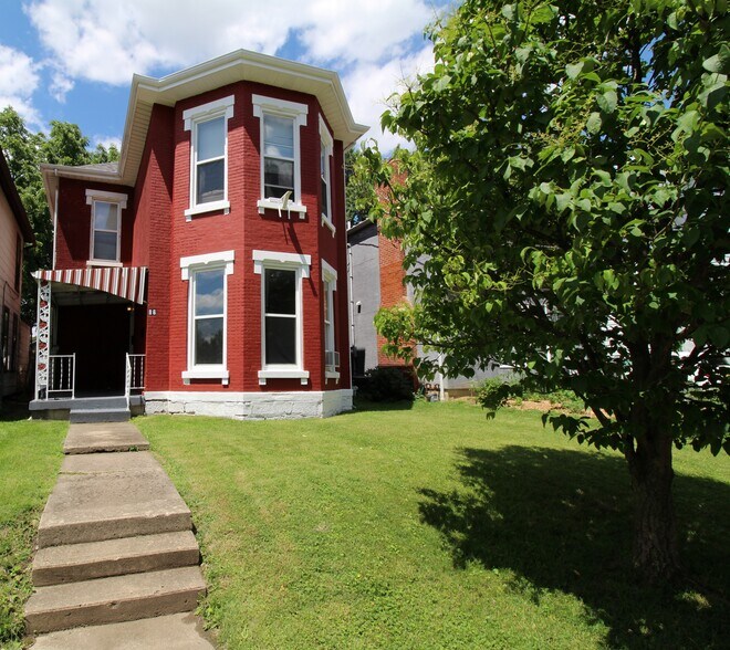 86 1/2 Upstairs 2 Bdrm - 86 E Duncan St