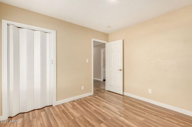 Building Photo - 7361 W Shangri La Rd