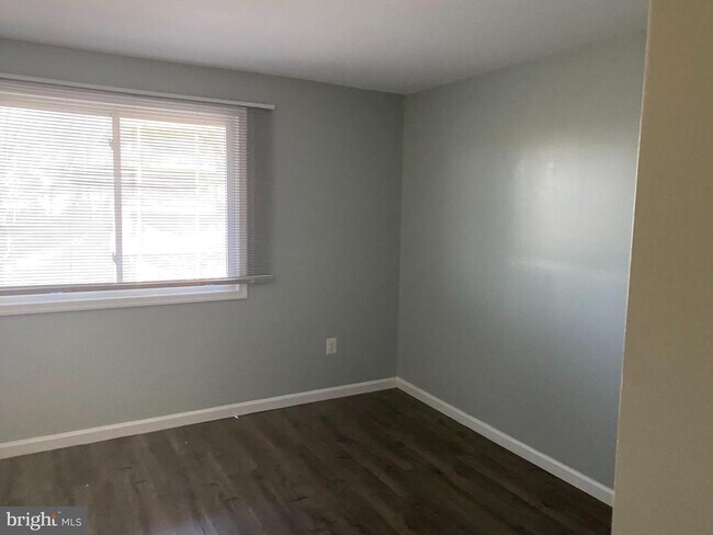 Building Photo - 7101 Donnell Pl