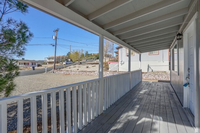 Building Photo - 2 Bedroom, 1 Bath Home For Rent in Diamond Valley!