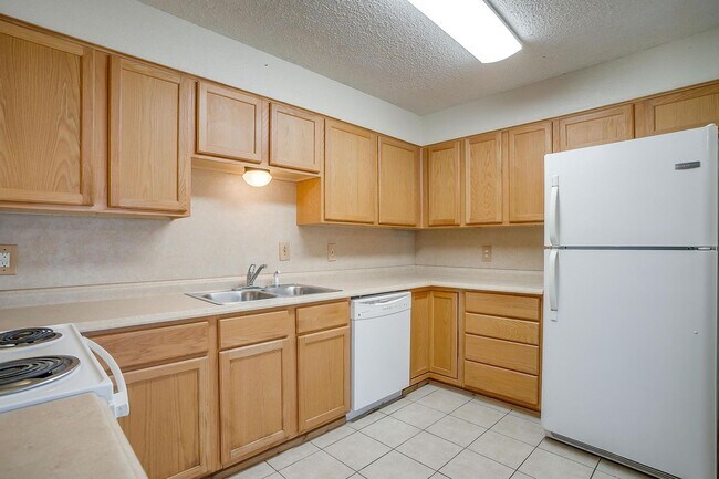 Building Photo - One Side of Very Nice Duplex West Granbury- 2 Bed, 2 Bath- 76049