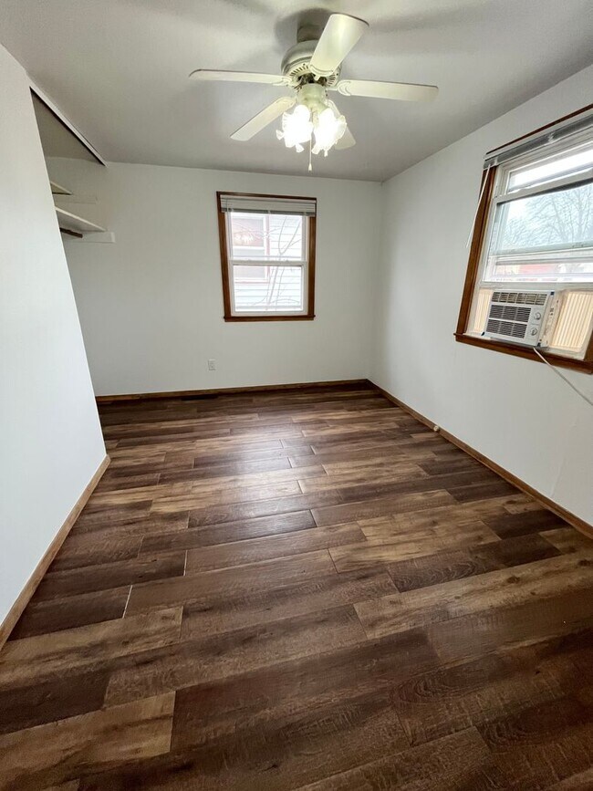 Building Photo - 2 Bed/1 Bath Ranch Home For Rent!