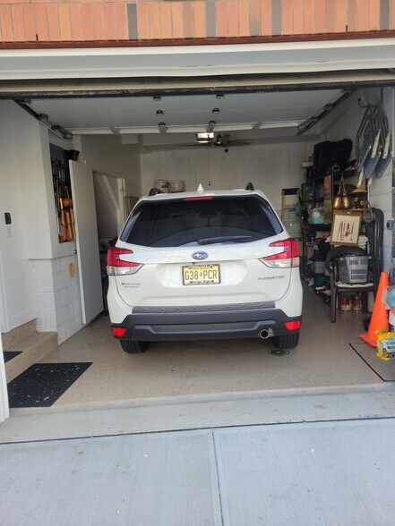 garage for rent - 855 Pavonia Ave