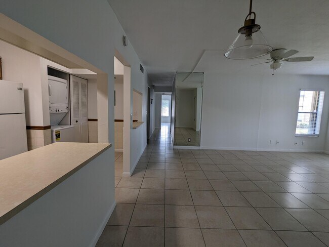 Building Photo - 711 Sunny Pine Way