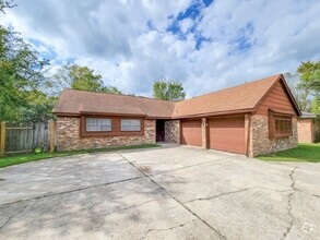 Building Photo - RECENTLY REMODELED 4 BEDROOM 2 BATH HOME I...