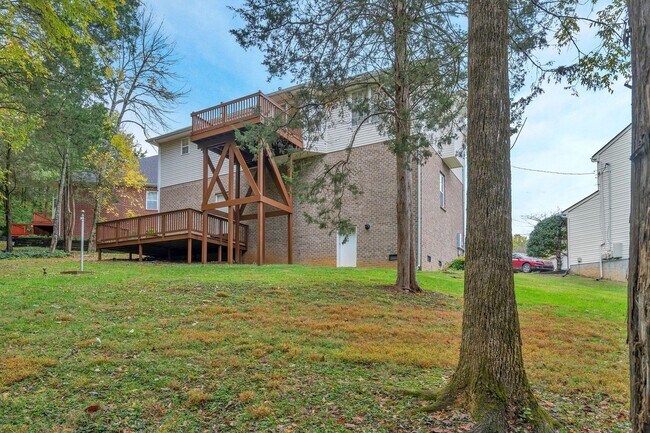 Building Photo - Beautifully Updated Home with Modern Finishes