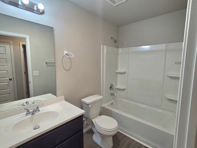 Building Photo - 9704 Saddle Dr