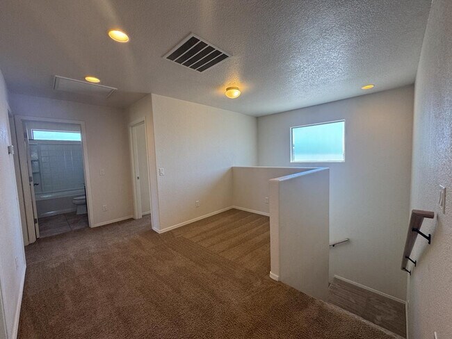 Building Photo - 1258 Questa Ct