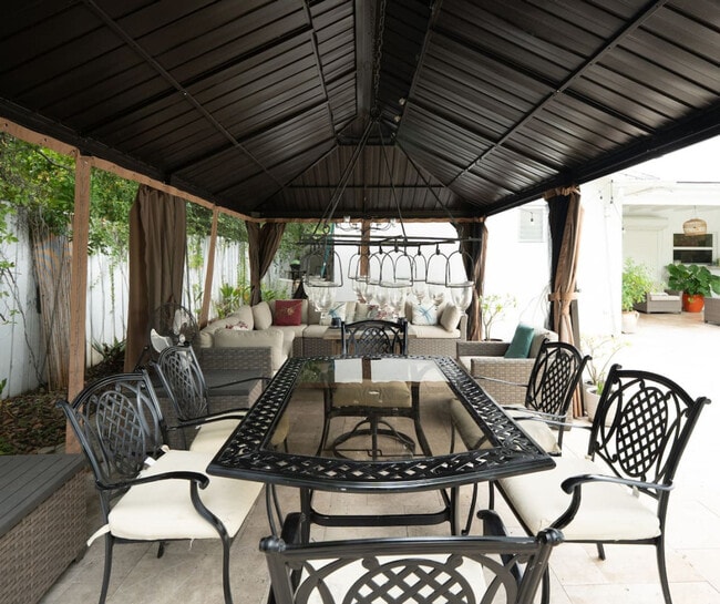 Building Photo - 4017 Monroe St