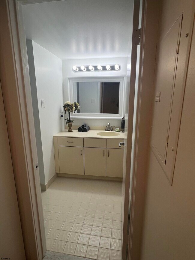 Building Photo - 2310 Dolphin Ave