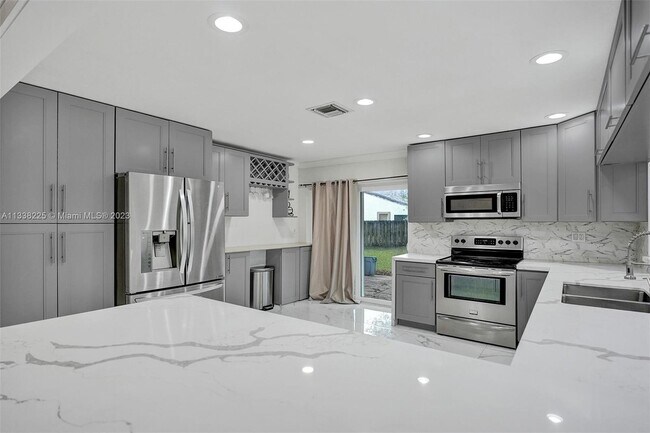 Building Photo - 8350 NW 15th Ct