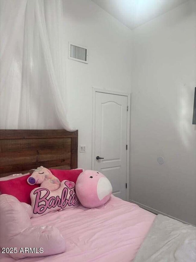 Building Photo - 1427 Cam Chavinda