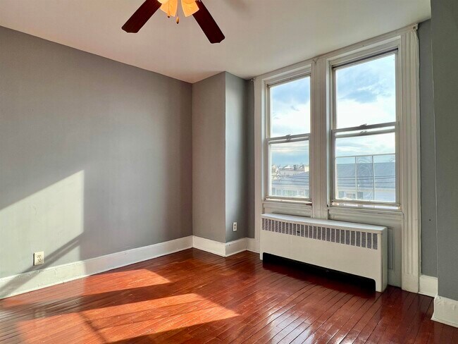 Building Photo - 80 Paterson St