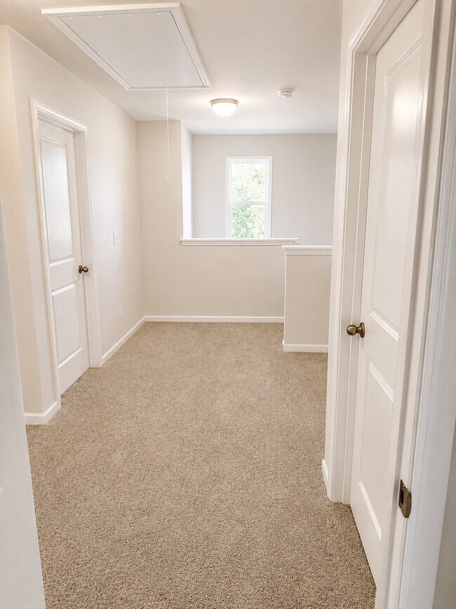 Building Photo - 144 Hornet Dr