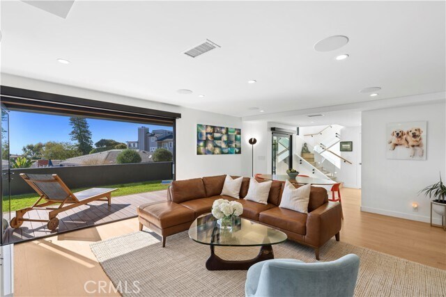 Building Photo - 2880 Zell Dr