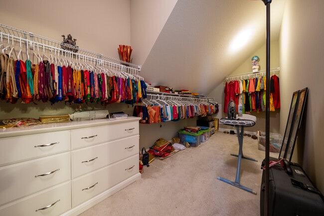 Building Photo - 727 Aster Rd