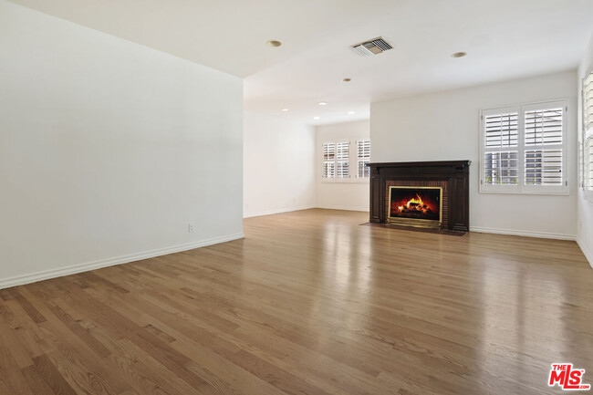 Building Photo - 13958 Peach Grove St