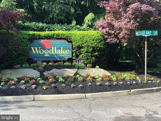 Building Photo - 166 Woodlake Dr